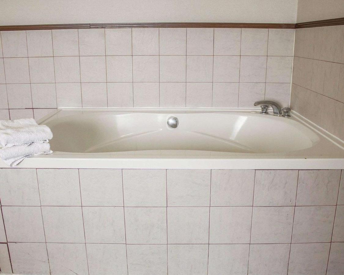 Norwood Inn & Suites Columbus Buitenkant foto